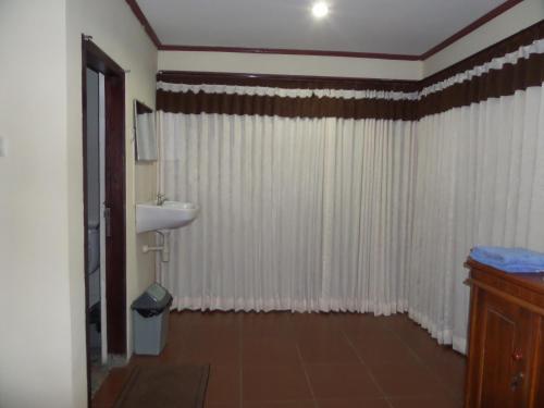 Bilik mandi di Kahyuna Guesthouse