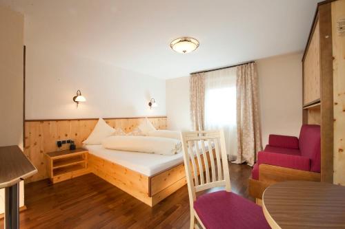Postel nebo postele na pokoji v ubytování Alpenresidenz Ballunspitze - Kinderhotel