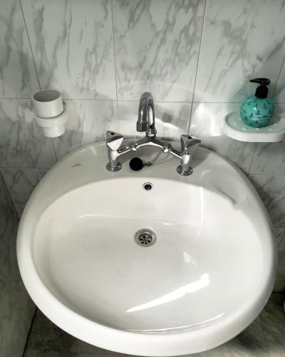 a white sink with a faucet in a bathroom at Villa Aggeliki in Marathokampos