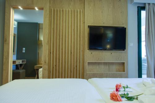 Elmi Beach Hotel & Suites