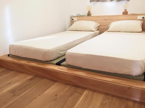 two beds sitting next to each other in a room at Deltaic in Deltebre