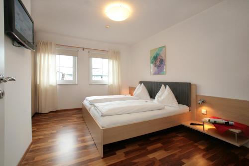 Una cama o camas en una habitación de Aparthotel Waidmannsheil