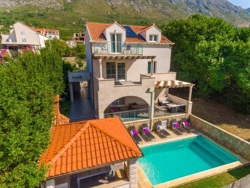 an aerial view of a house with a swimming pool at Villa Hedera X in Mokošica