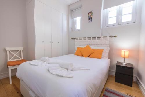 Giường trong phòng chung tại Cozy Flat in the Heart of Alfama