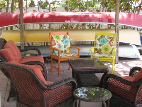 a group of chairs and tables on a patio at Pirates Pointe Resort in Ruskin
