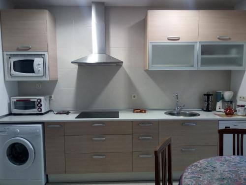 a kitchen with a sink and a microwave at Casa Rural Mimbrero in Aldeadávila de la Ribera