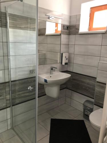 a bathroom with a sink and a shower at Tardosi Vendégház in Miskolctapolca
