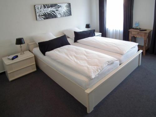 Postel nebo postele na pokoji v ubytování Hotel Stadt Coblenz