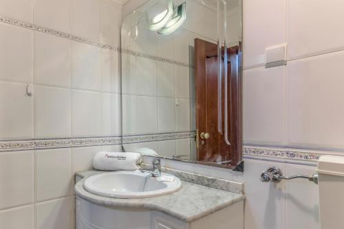 FLH Vila Real Santo António Marina Apartment tesisinde bir banyo