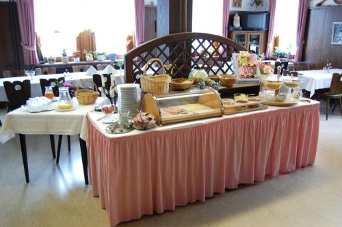 Jídlo v penzionu – hostince nebo okolí