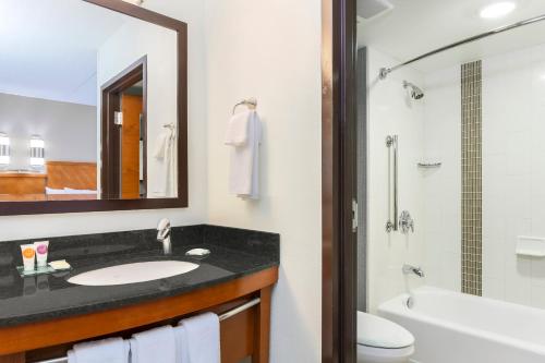 Phòng tắm tại Hyatt Place Fort Worth/Hurst