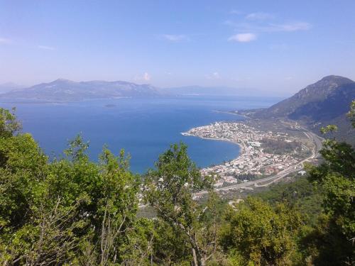 an aerial view of a large body of water at Mare e Monti1 in Kamena Vourla