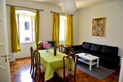 Heart of Volosko - Steps to the Sea - Private Parking Included