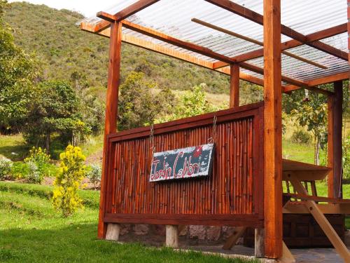 a wooden structure with a sign on it at Jardin Colibri RNT 33633 in Guatavita