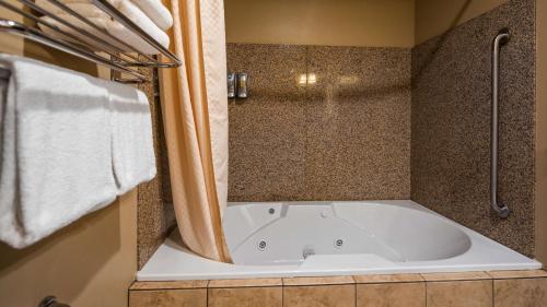 Kúpeľňa v ubytovaní Crandon Inn & Suites