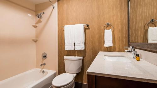 Bagno di Best Western Plus Portland Airport Hotel & Suites