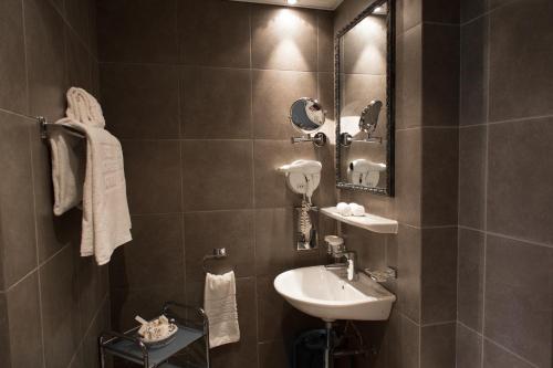 a bathroom with a sink and a mirror at Hotel Mon Repos in Geneva