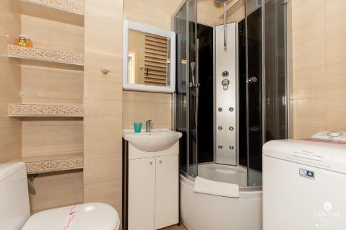 Ванна кімната в Jantar Home Drzymały