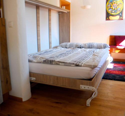Rustico-Im-Unterallgaeu tesisinde bir odada yatak veya yataklar