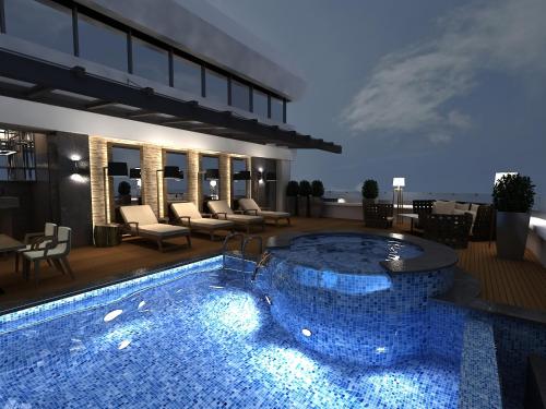 una piscina in cima a un edificio di Morrian Hotel a Inegol