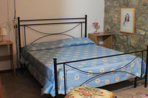 A bed or beds in a room at Le Due Palme - Il Paradiso di Adamo
