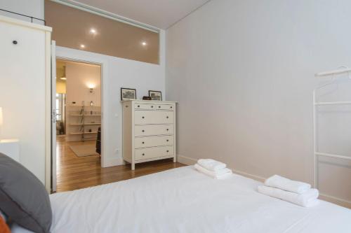 Elegant 2BDR Flat in Historic Baixa by LovelyStay