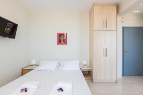 Postel nebo postele na pokoji v ubytování Sunset View Apartment