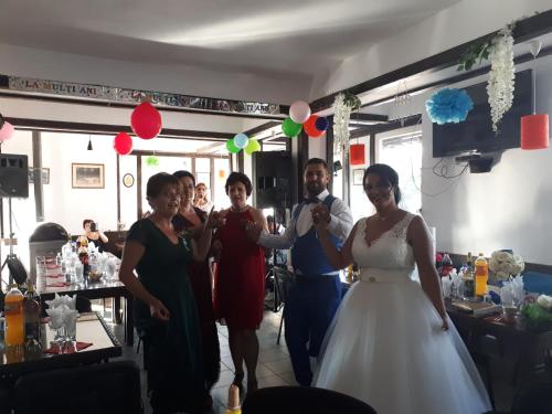 a bride and groom and their wedding party at Motel Traffic in Linteşti