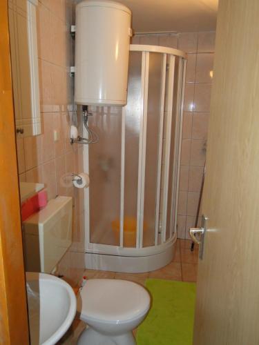 Koupelna v ubytování Mir Apartments