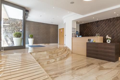 TV a/nebo společenská místnost v ubytování Abba Hotel
