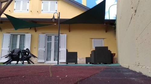 a sculpture of a horse in front of a building at Ostello Villafranca in Pignola