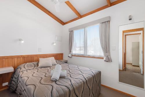 Ένα ή περισσότερα κρεβάτια σε δωμάτιο στο Port Broughton Tourist Park