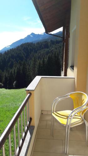 a yellow chair sitting on a balcony with a view at Ferienwohnung Winkl in Liesing