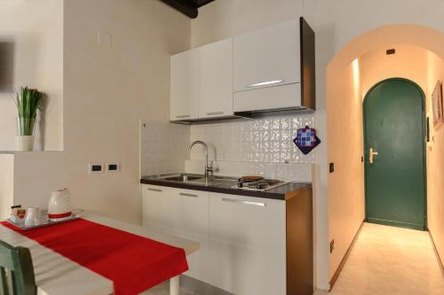 Η κουζίνα ή μικρή κουζίνα στο Urbana Colosseo Boutique Apartment