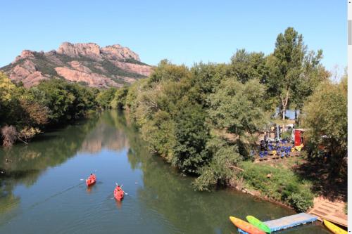 two people in kayaks in a river with a mountain at Entre Mer et Estérel in Roquebrune-sur-Argens