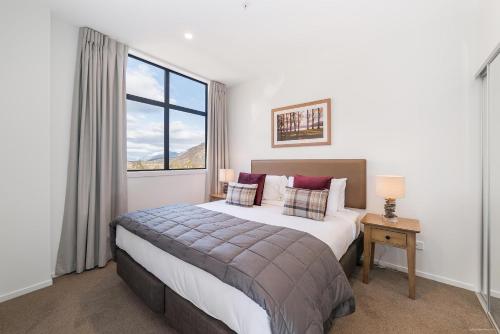 Кровать или кровати в номере Executive 2 Bedroom Apartment Remarkables Park
