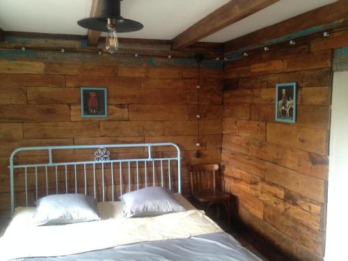 מיטה או מיטות בחדר ב-Guesthouse AISI in Lagodekhi