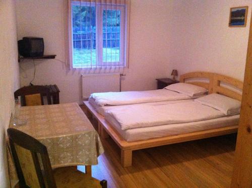 Un pat sau paturi într-o cameră la Vila Sport Borsec