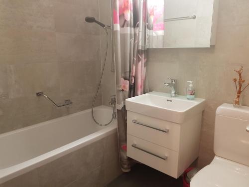 Koupelna v ubytování 2,5 pces Accueillant comme à la maison