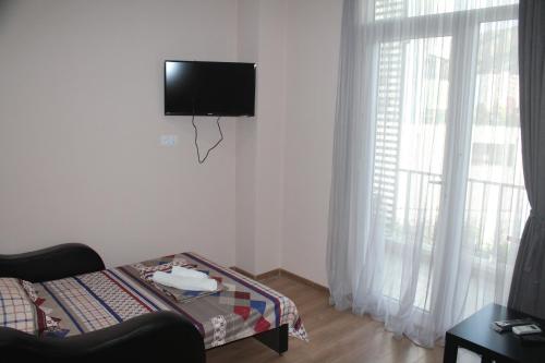 โทรทัศน์และ/หรือระบบความบันเทิงของ Lali's apartment