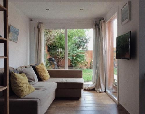 Beach apartment garden and wifi