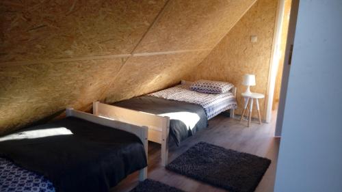 a room with two twin beds in a attic at Cichosza Miłomłyn in Miłomłyn