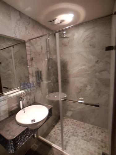 a bathroom with a sink and a shower at 住吉 Sumiyoshi 20-1 in Taipei