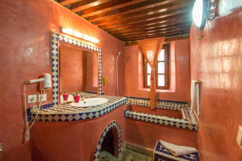 Koupelna v ubytování Riad Dar Skalli & SPA