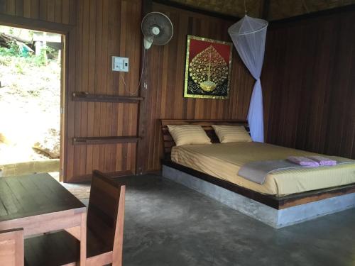 Chabalay Resort tesisinde bir odada yatak veya yataklar