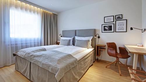 Ένα ή περισσότερα κρεβάτια σε δωμάτιο στο Hotel am Engelberg