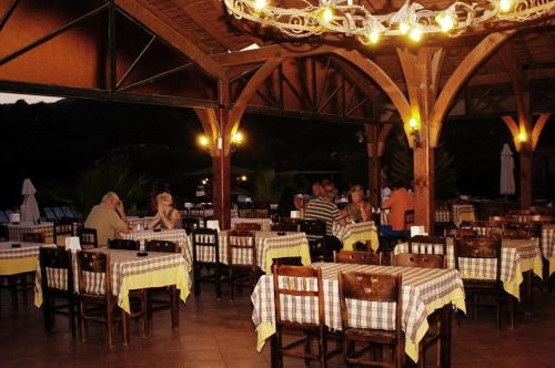 Restoranas ar kita vieta pavalgyti apgyvendinimo įstaigoje Candan Beach Hotel