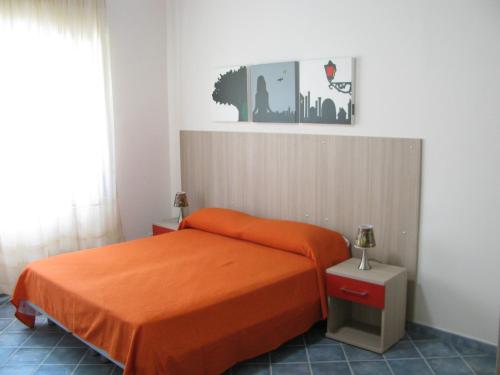 En eller flere senge i et værelse på Lions Residence