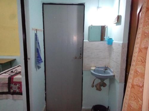 Koupelna v ubytování SANJOG Homestay