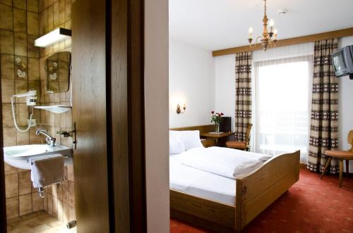 Säng eller sängar i ett rum på Berghotel Rasis